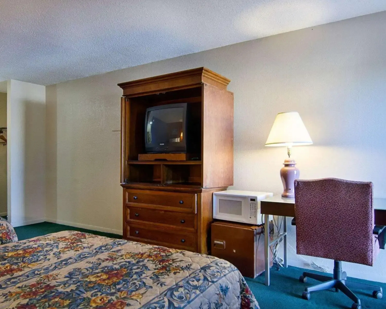 Knights Inn & Suites Emporia