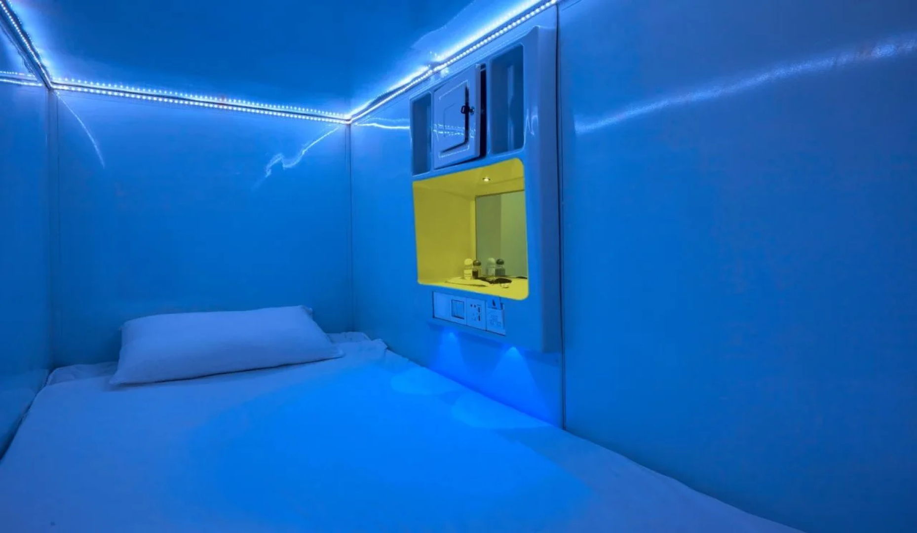 Molotoff Capsule Hotel