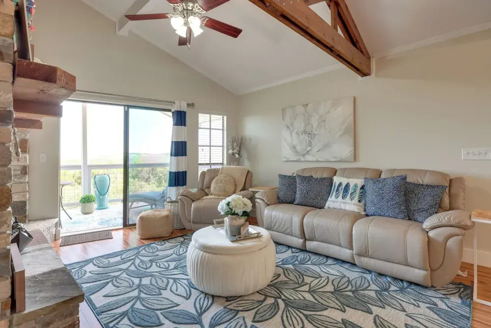 Canyon Lake Rental w/ Balcony & Lake Views