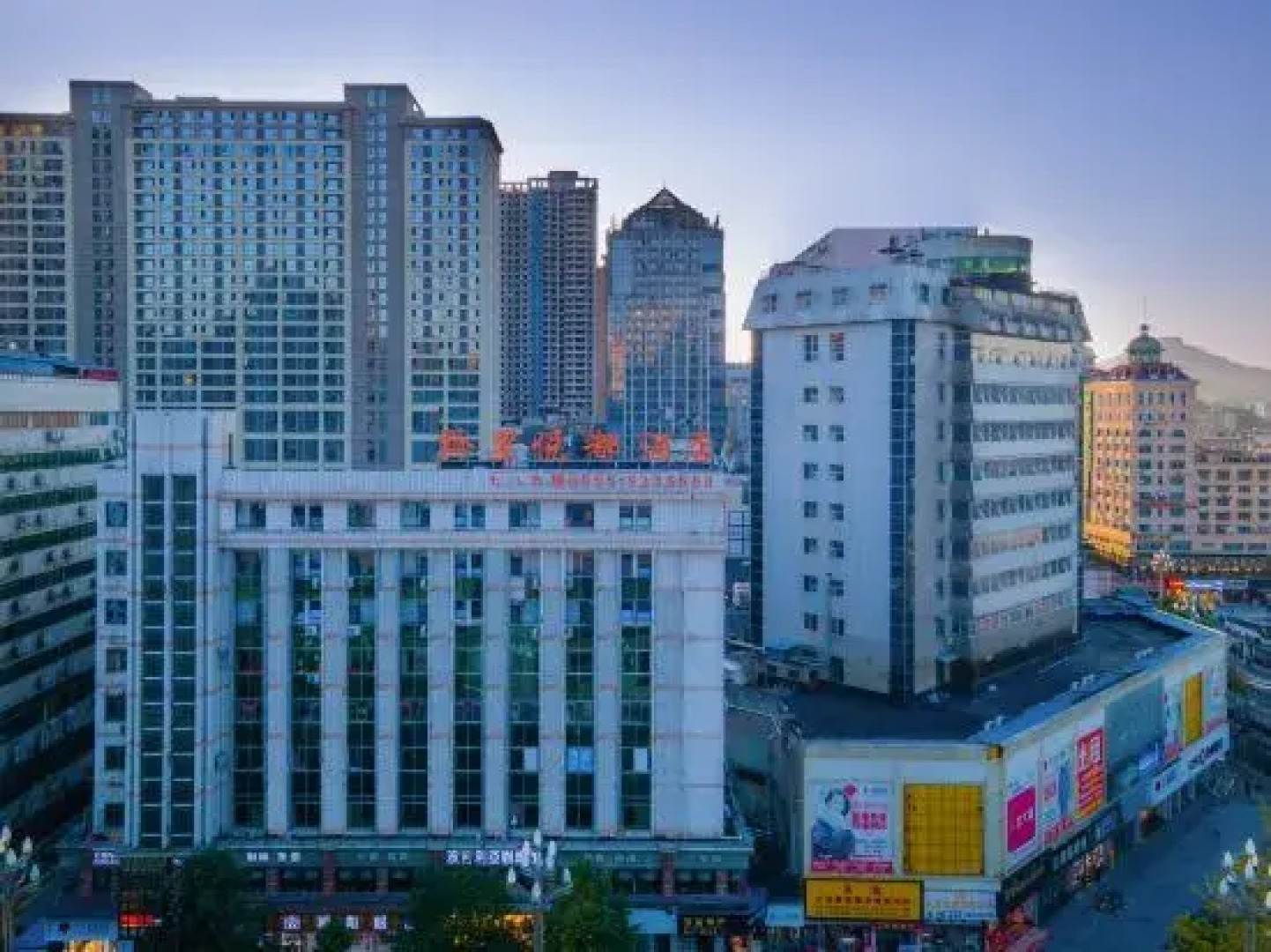 Yuedu Hotel Yuedu (Kaili International Trade Shopping Center Grand Cross Branch)