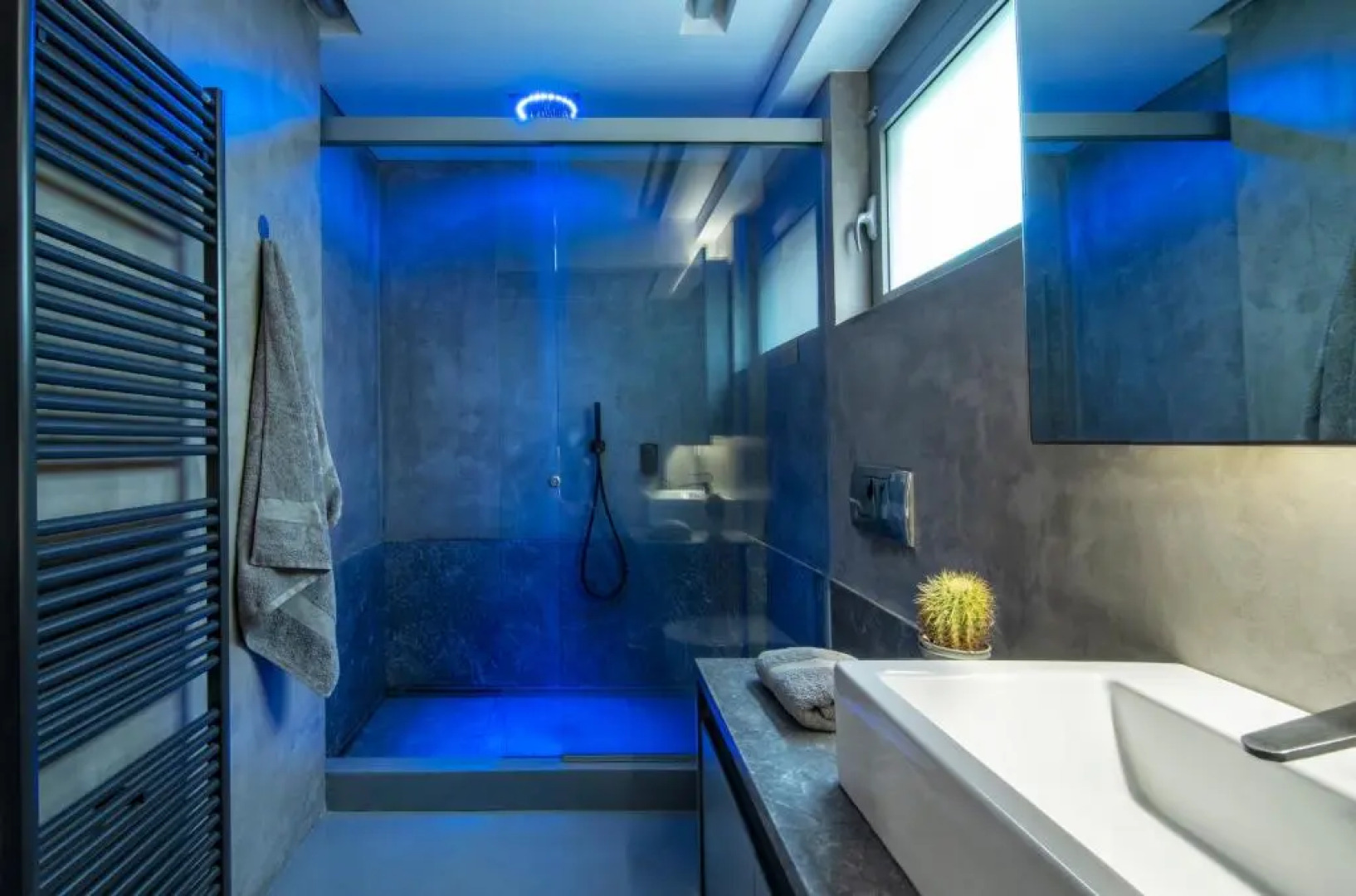 Elegant and Private Living by Neuvel