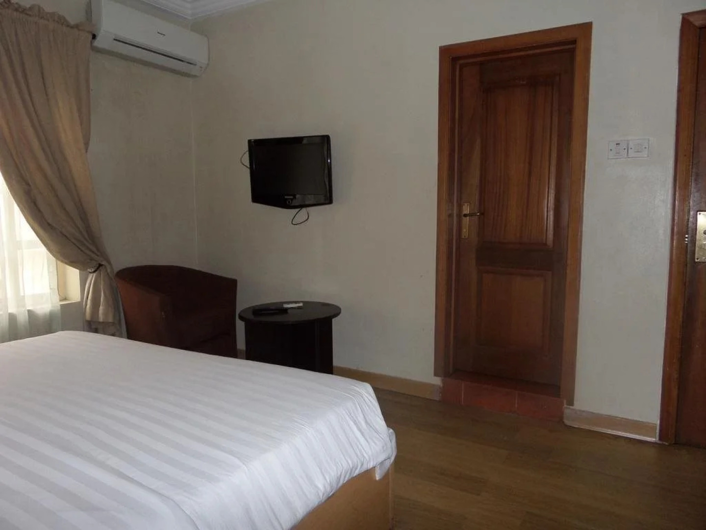 Noahs ark hotel and suites