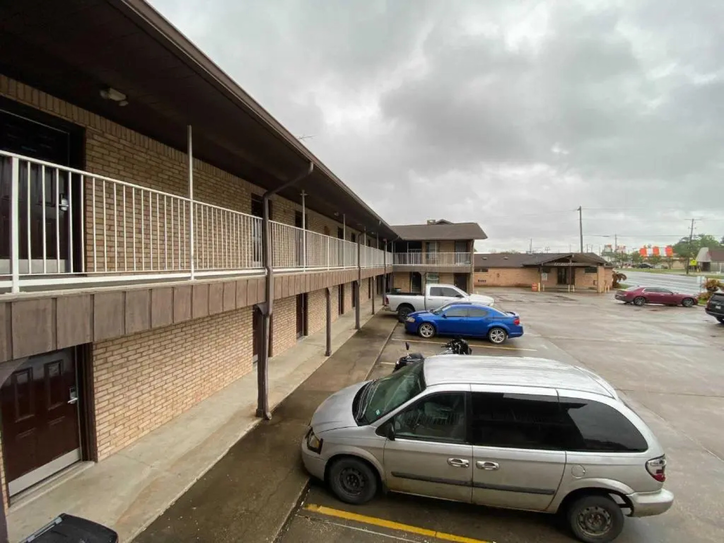 OYO Pinewood Inn & Suites Silsbee