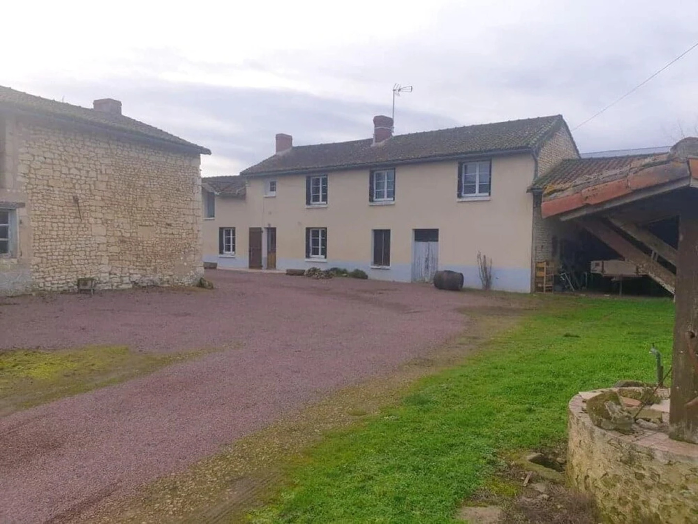 House With 3 Bedrooms in Les Trois-moutiers, With Enclosed Garden and Wifi