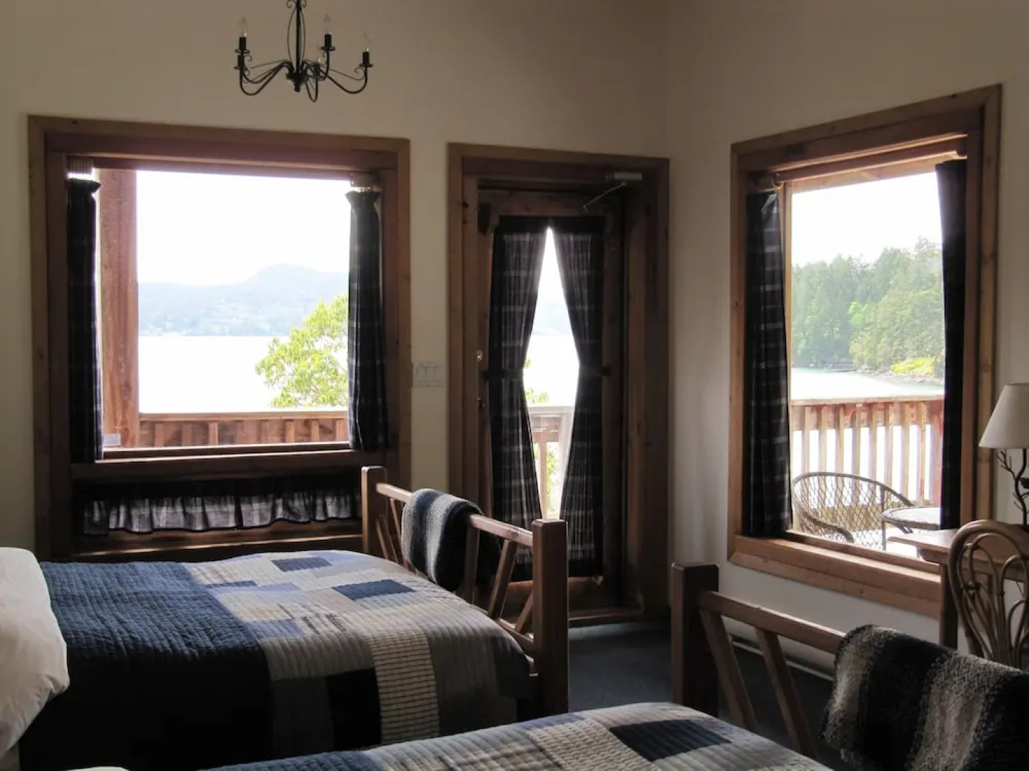 Arbutus Cove Guesthouse