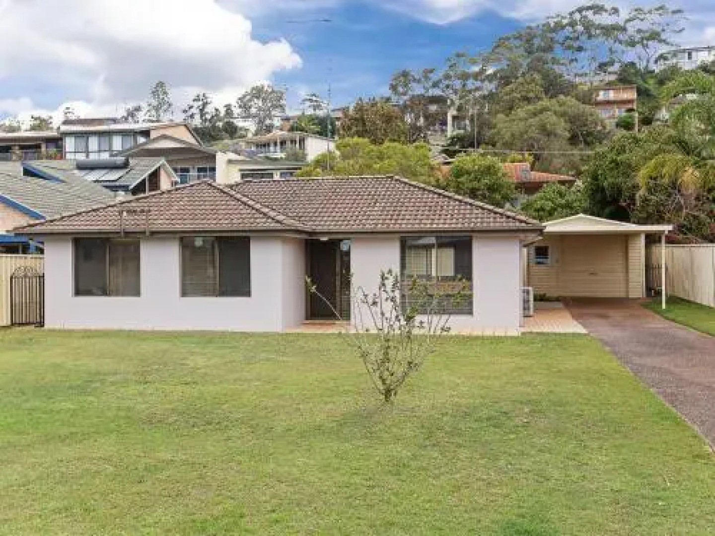 Happy Tails' , 55 Pantowora Street - pet friendly, air conditioned