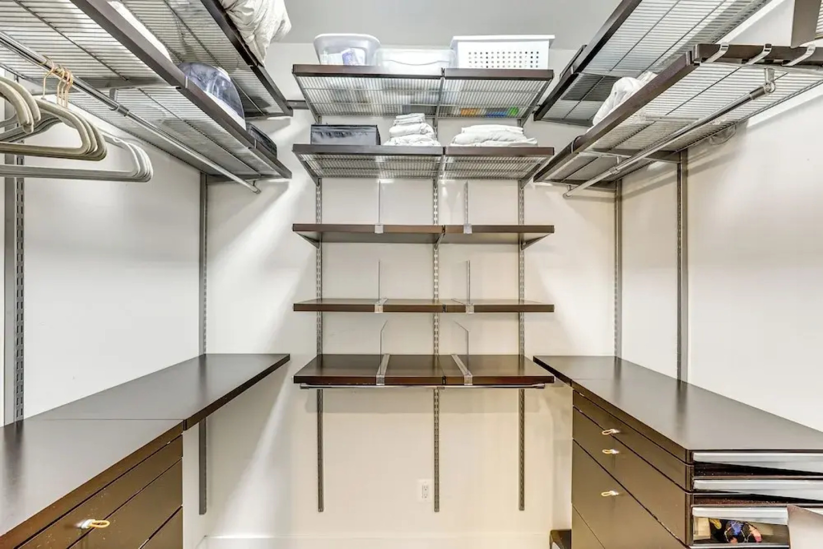 Near Solomons Island Boardwalk: Home w/ Hot Tub!