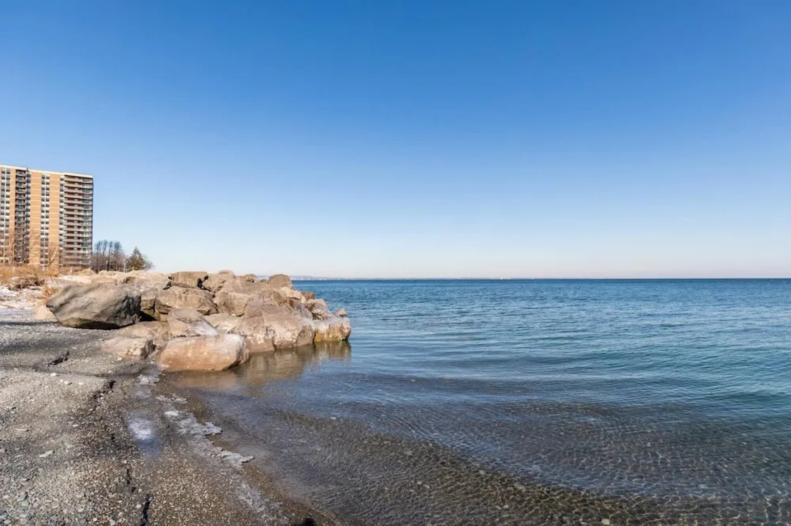 4BR 3BA Townhouse on Lake Ontario Free Parking Gym