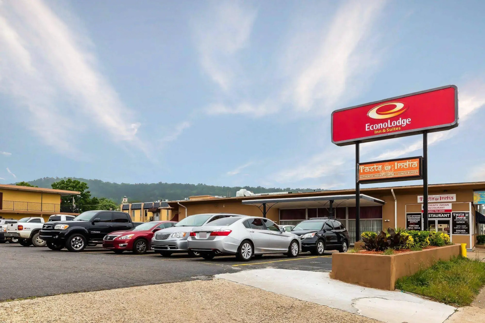 Econo Lodge Inn & Suites