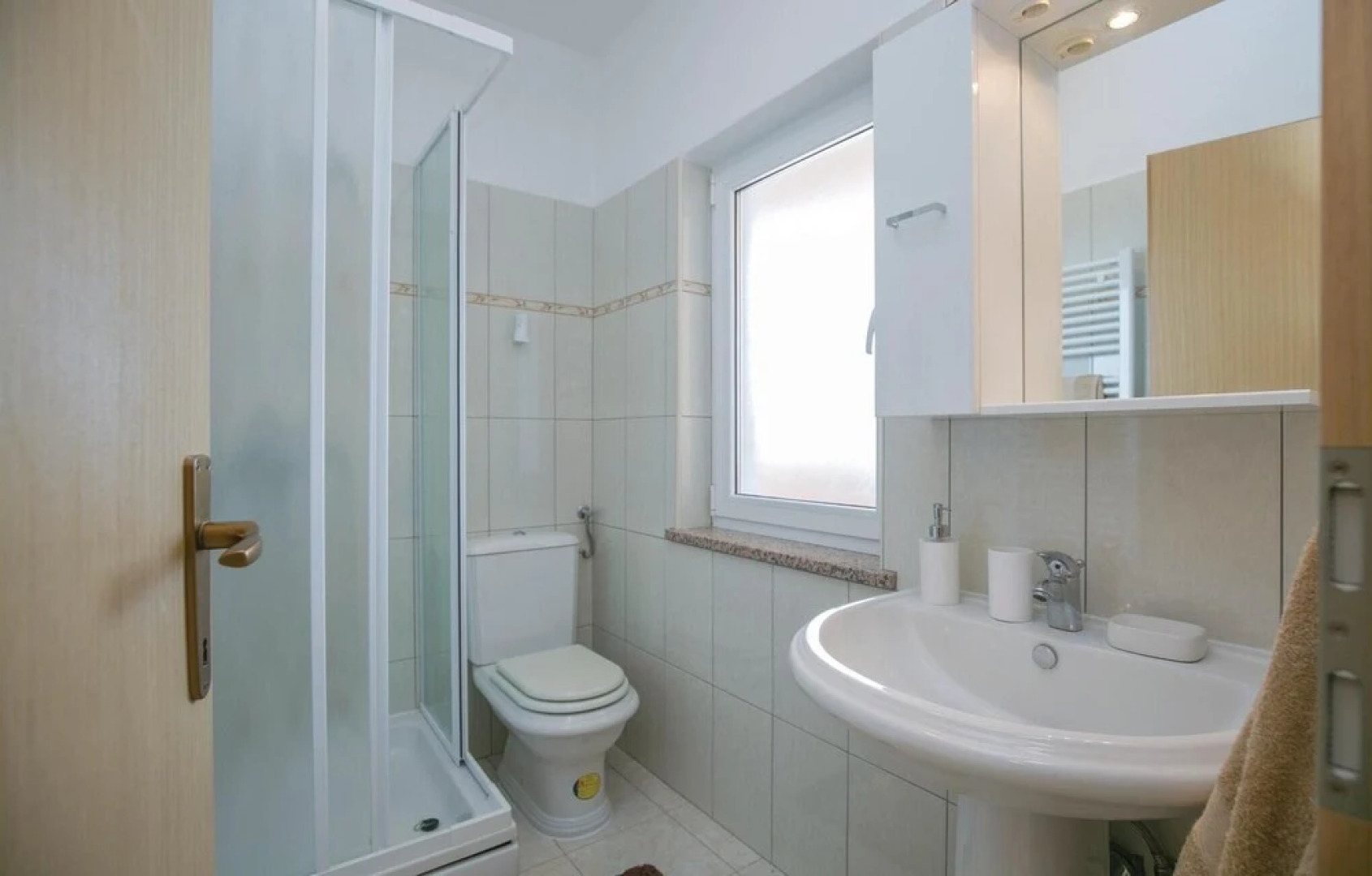 Amazing Home in Drenje With Wifi and 4 Bedrooms