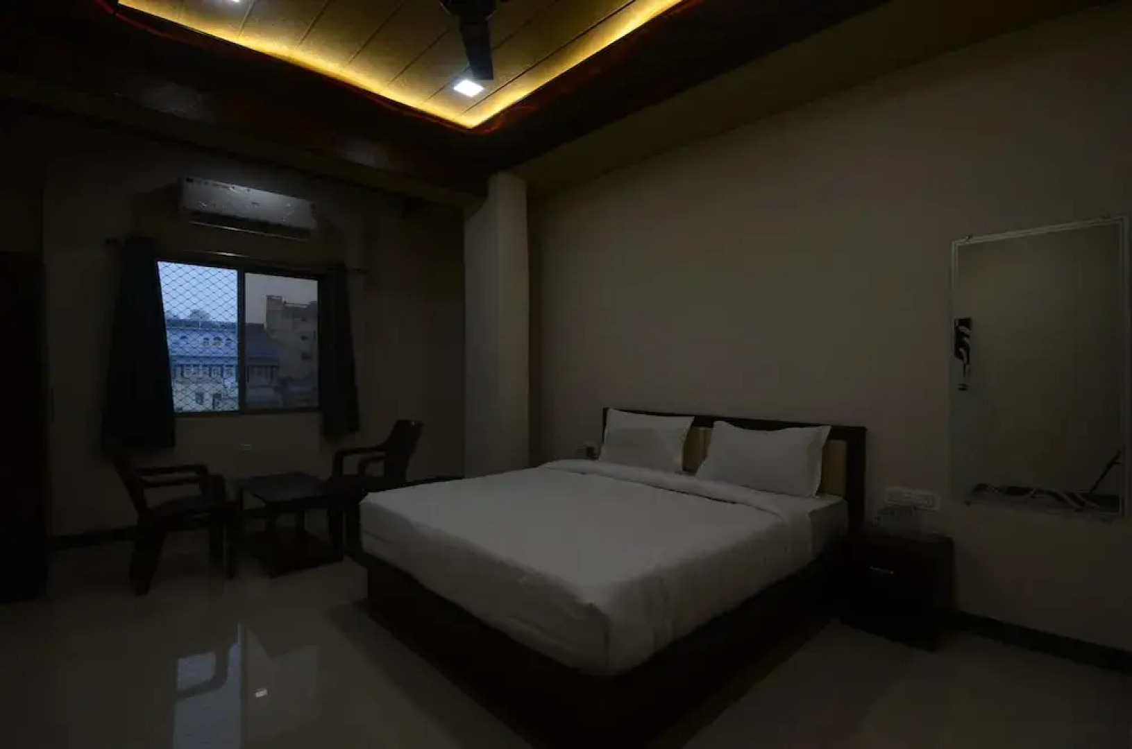 Hotel Shri Dhwaja Inn