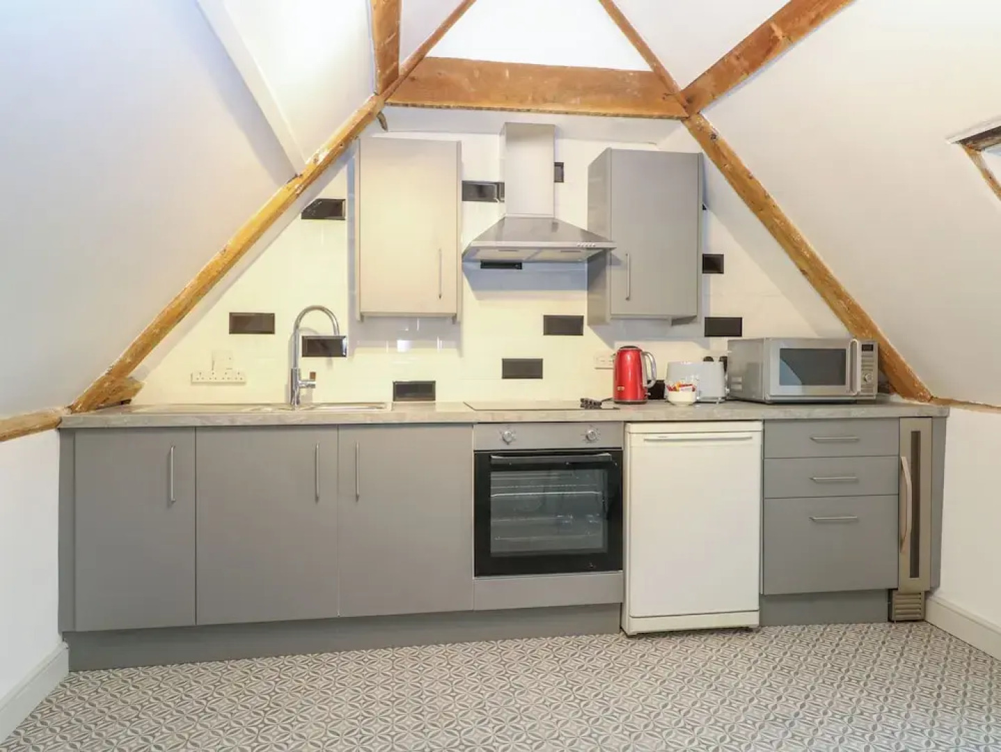 Apartment 4 Chameleon House