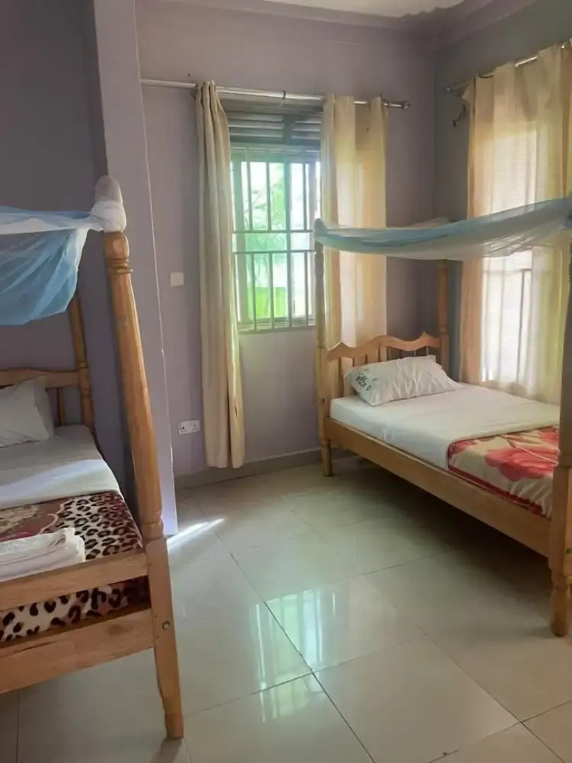 Pearl Gardens Beach Resort Kalangala