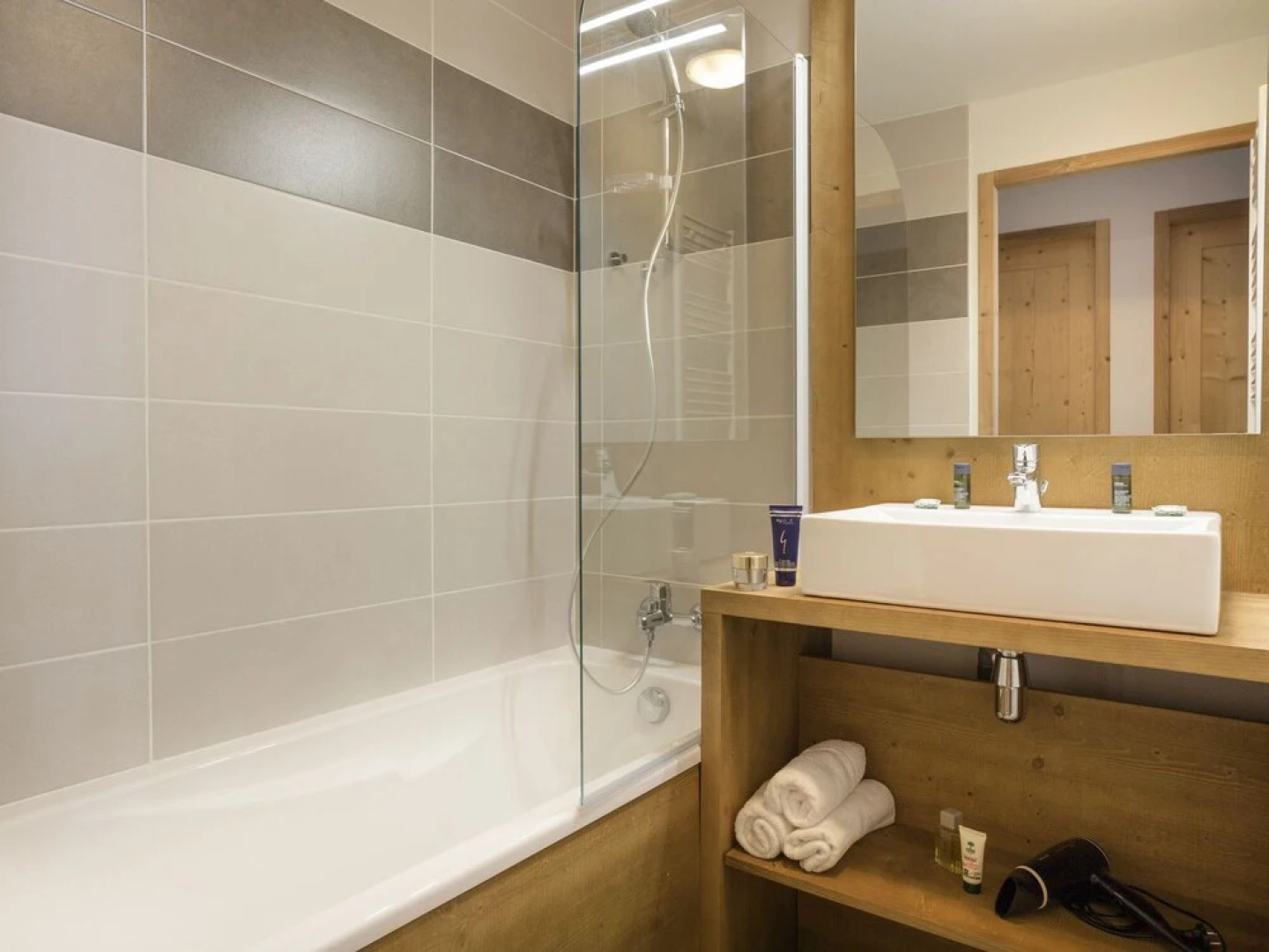 Chic apartment 300 m from the ski lift in a mountain village