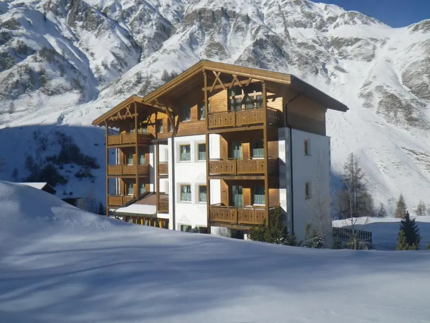 Apart-Garni Motnaida