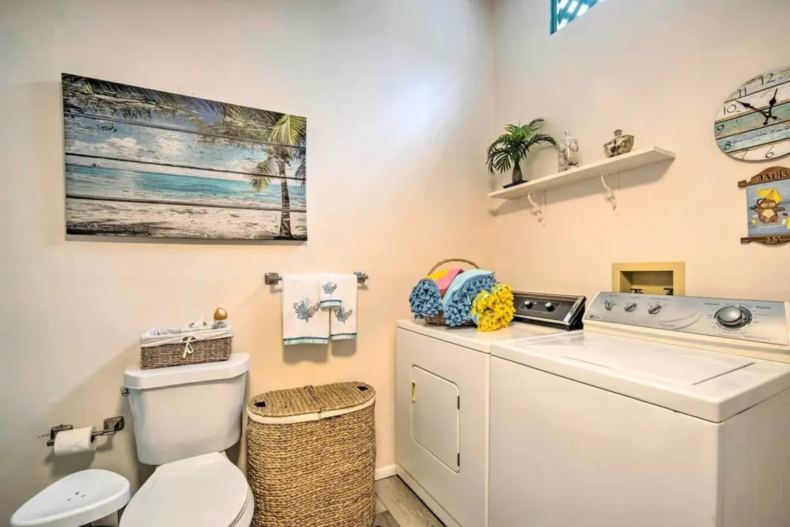 Homosassa Retreat w/ Sunroom & Canal Views!