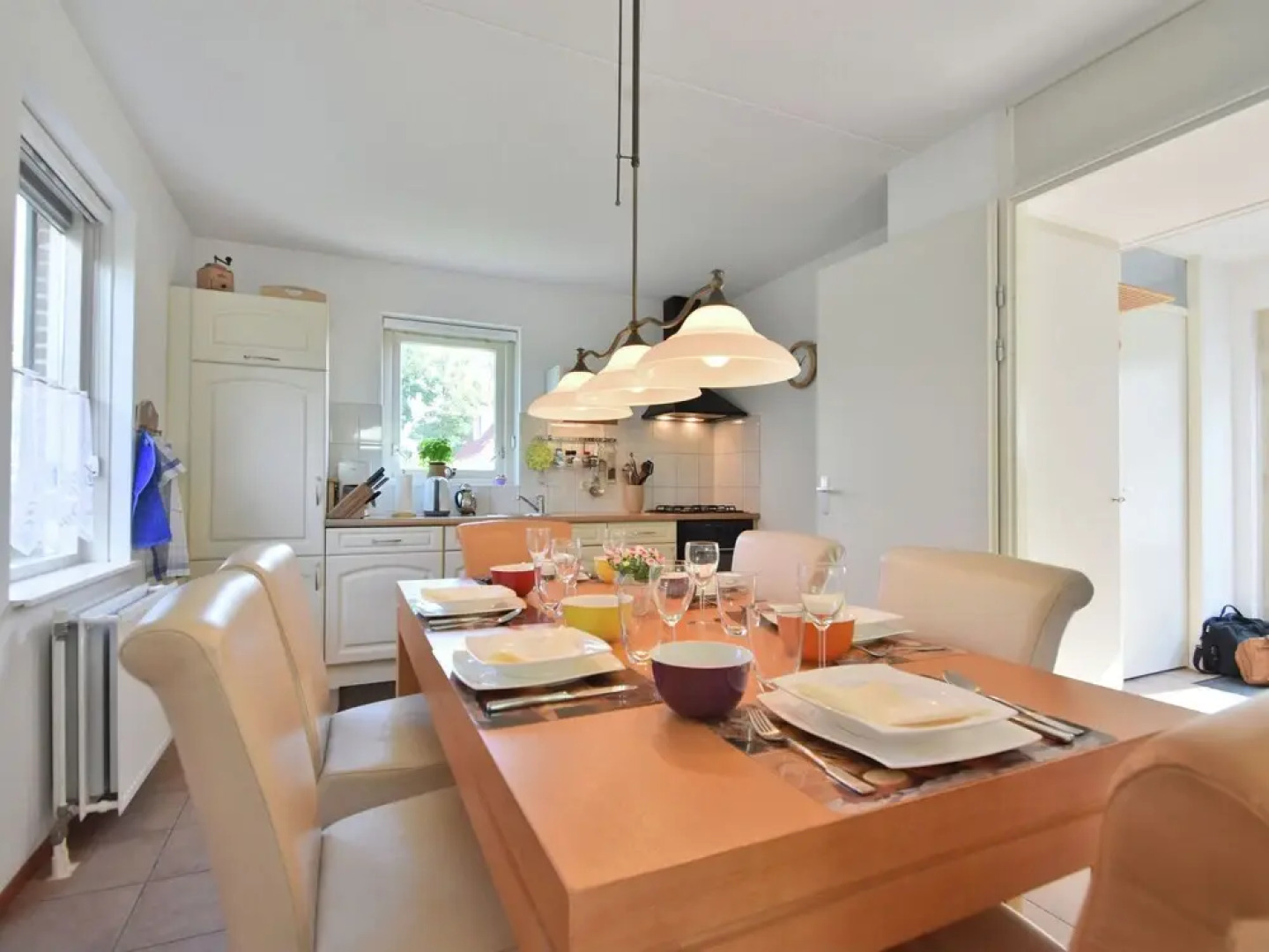 Attractive Holiday Home in Zonnemaire by the Lake