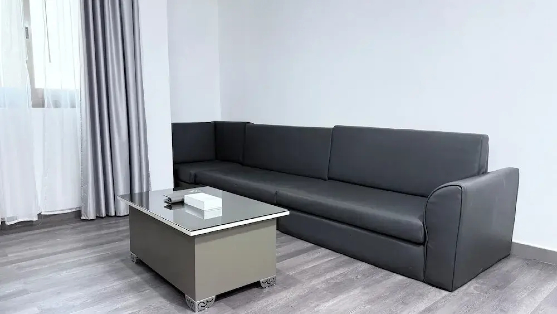 Royal Tulip Dancenter Suites Sharjah