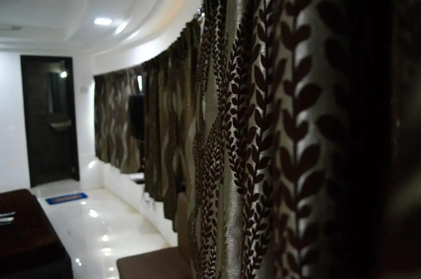 Hotel Nova Cross Road