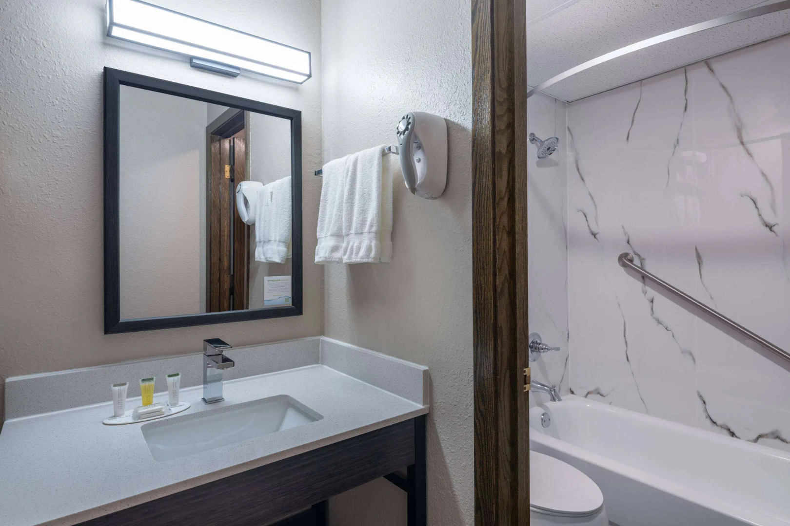 Super 8 by Wyndham Owatonna