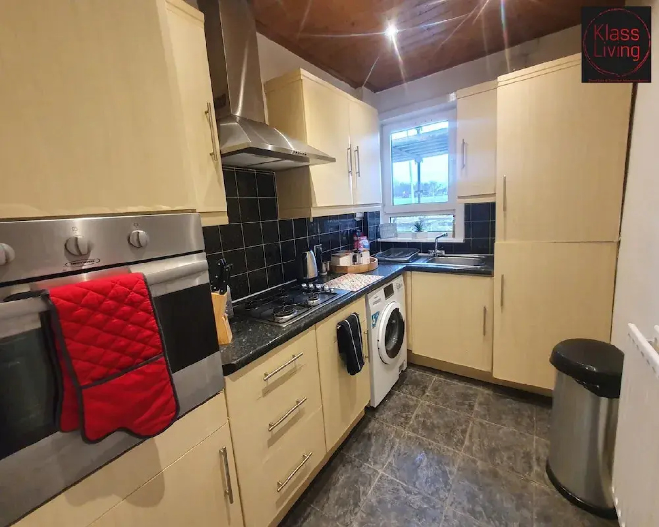 Two Bedroom Apartment by Klass Living Serviced Accommodation Airdrie - Nicol Apartment With WiFi & Parking