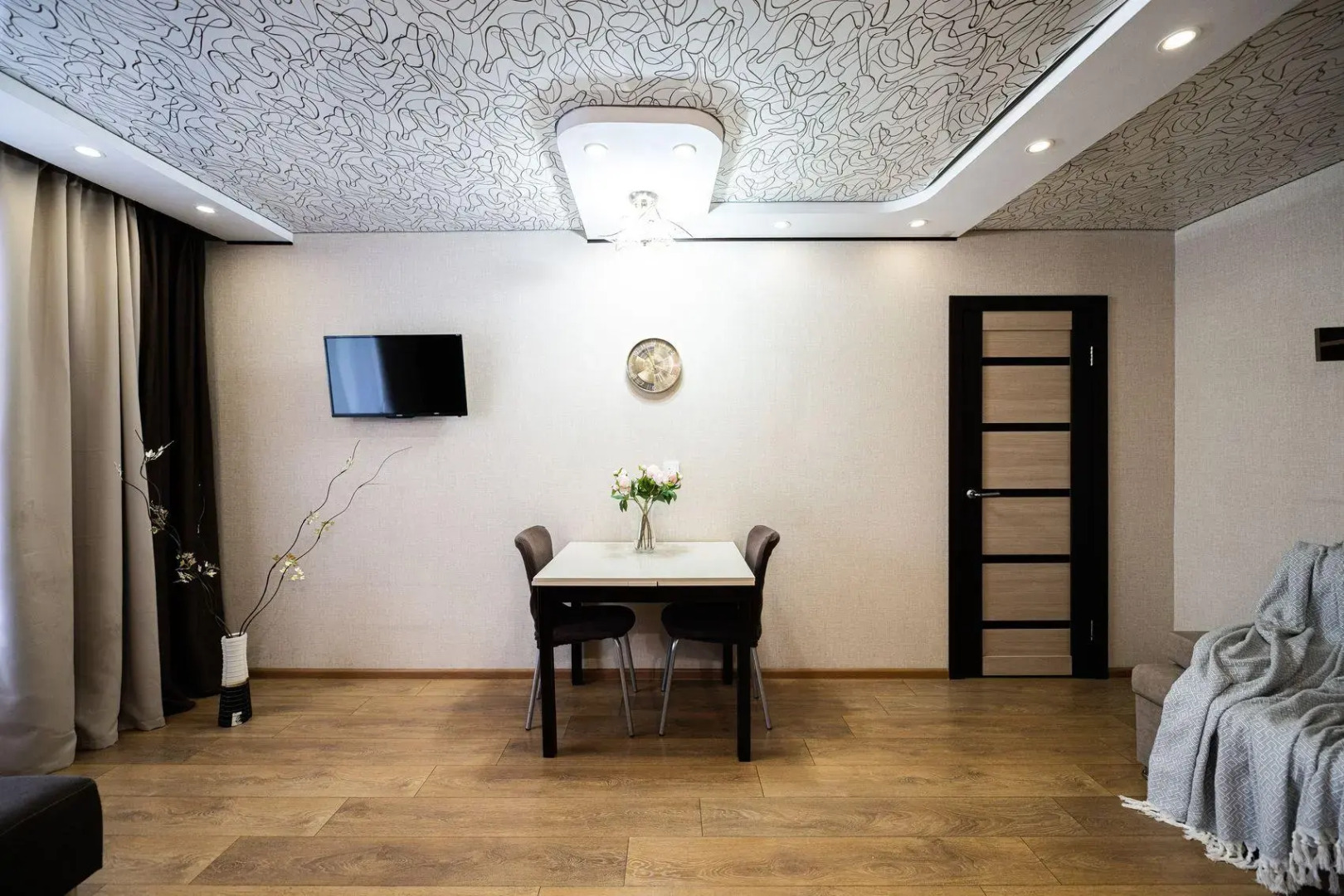 Пять Звезд на улице Сони Кривой 55