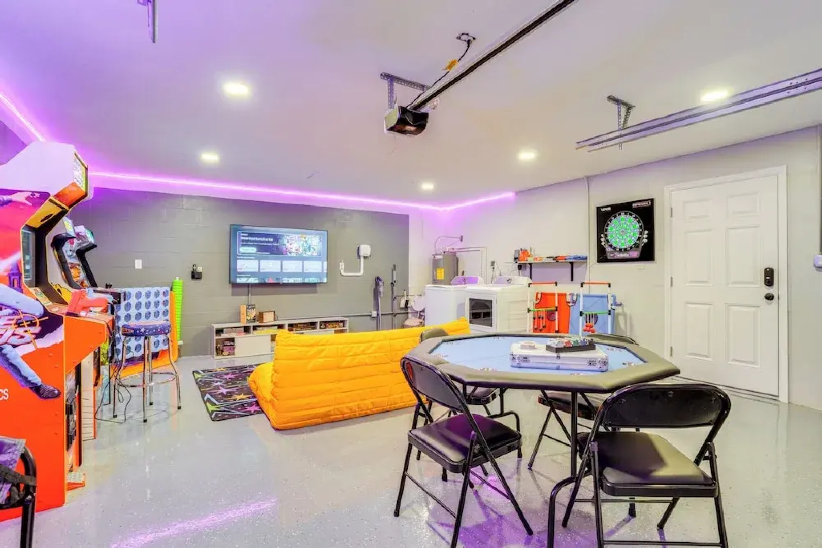 Mid-century Lakeland Home w/ Game Room!