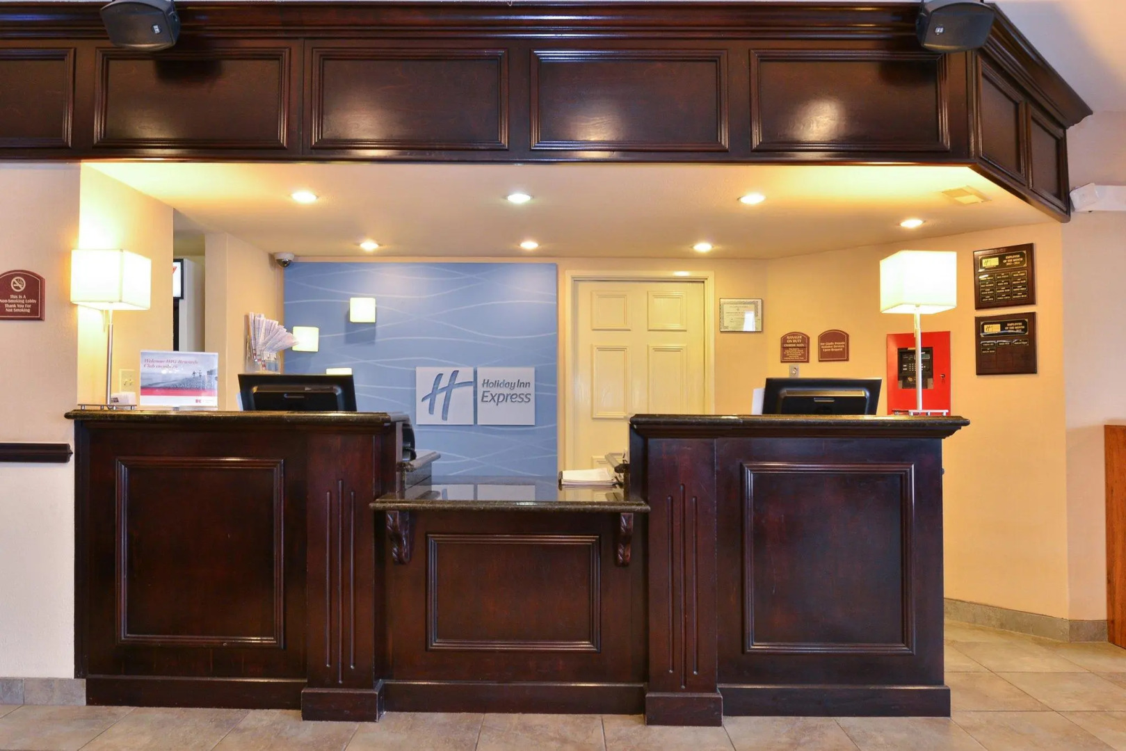 Holiday Inn Express Farmington - Bloomfield by IHG