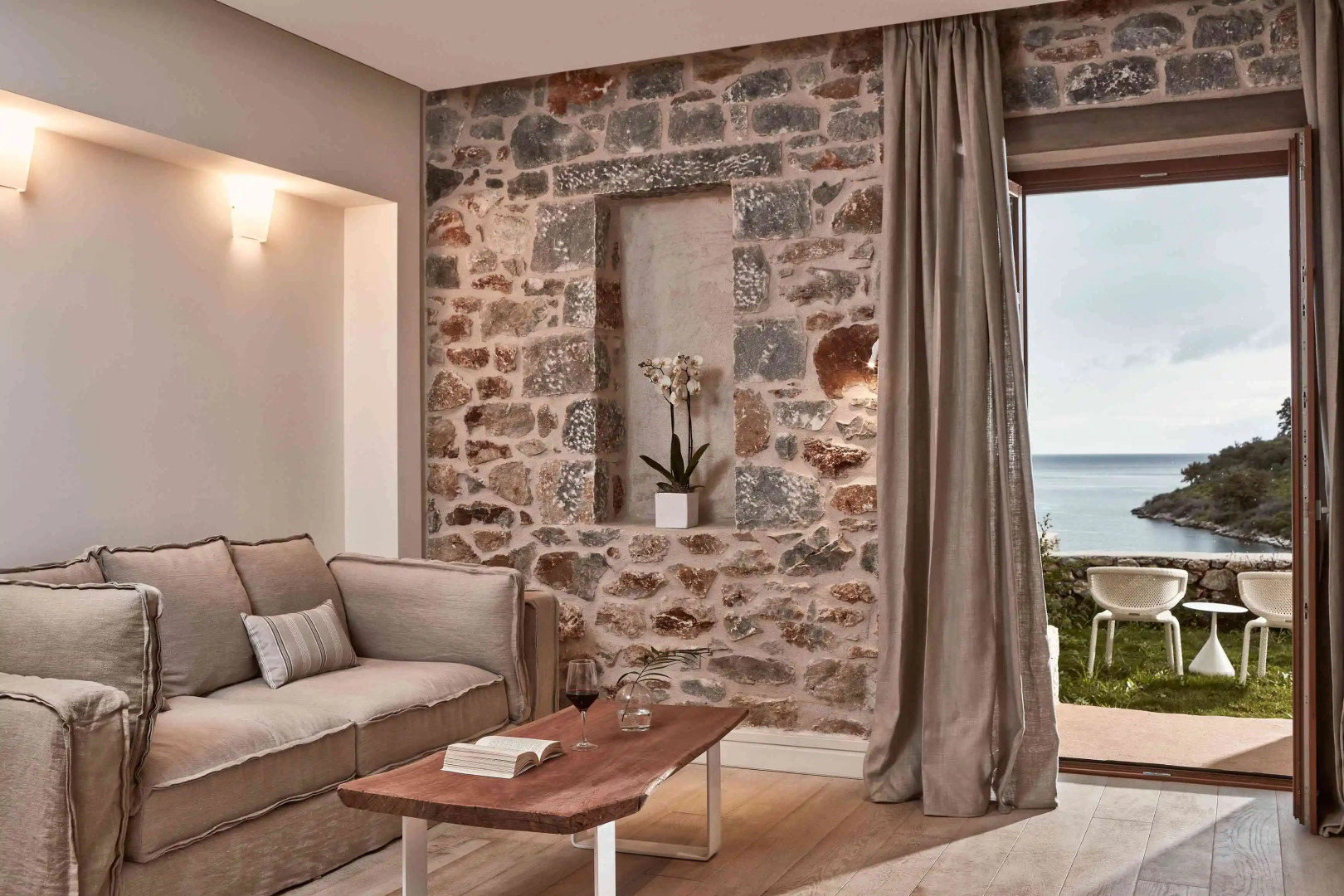 100 Rizes Luxury Sea Side Resort.