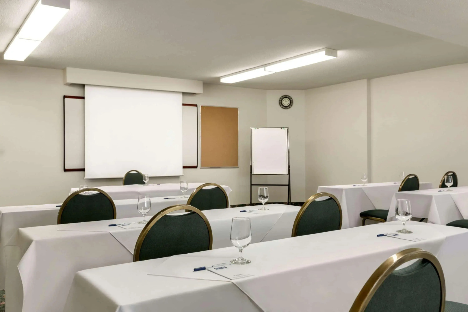 Travelodge Kingston LaSalle Hotel