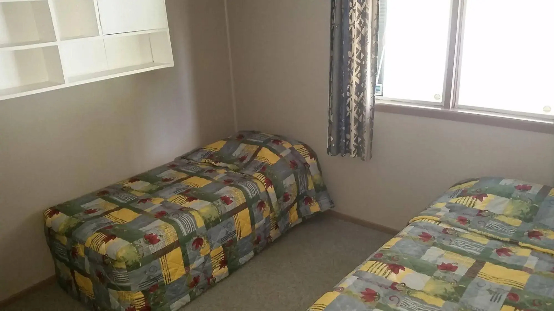 Mahoe Motel Bar n Grill