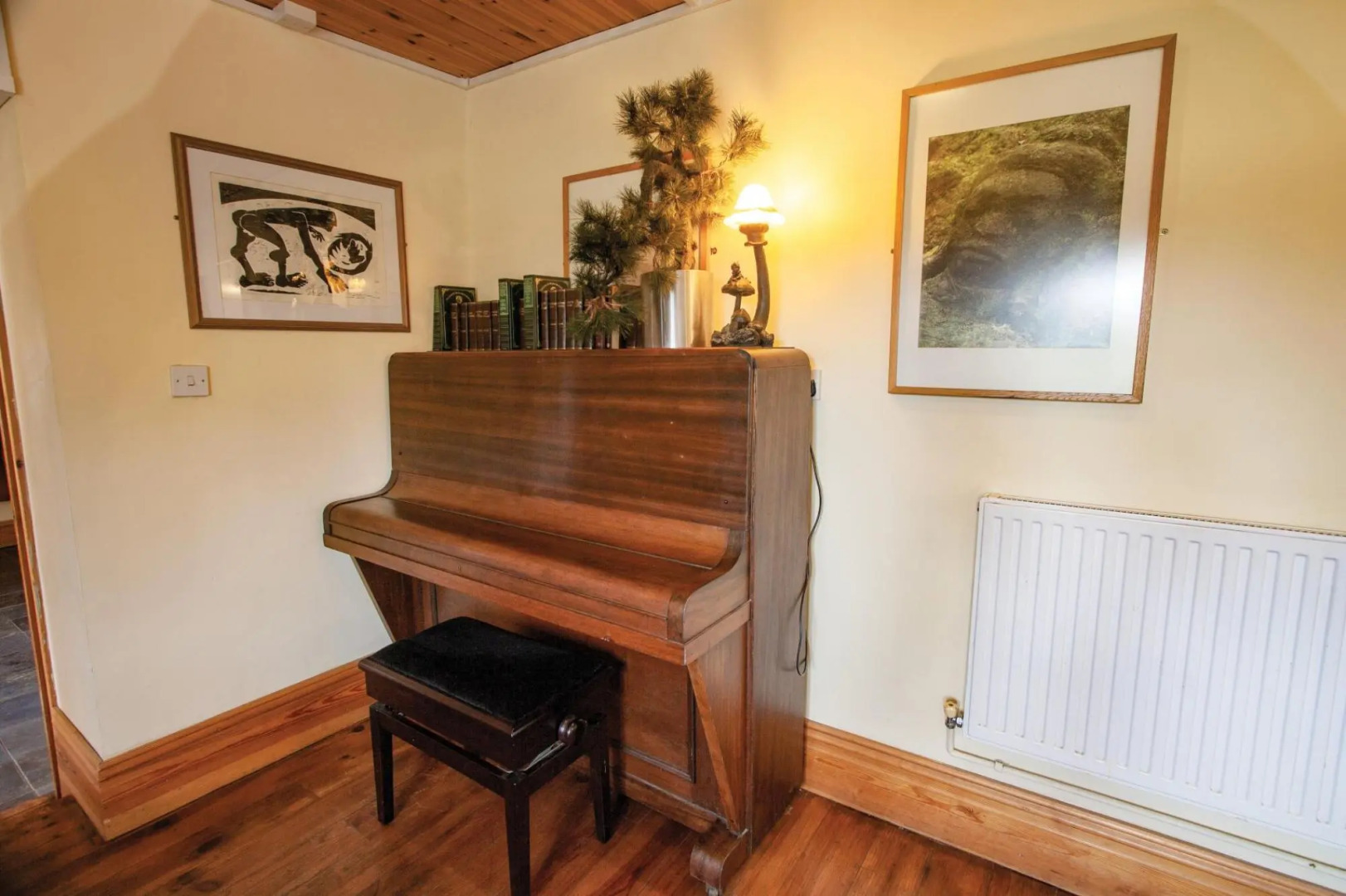 The Lake House Retreat - 7 Bedroom Holiday Home - Sleeps 20 - Southgate