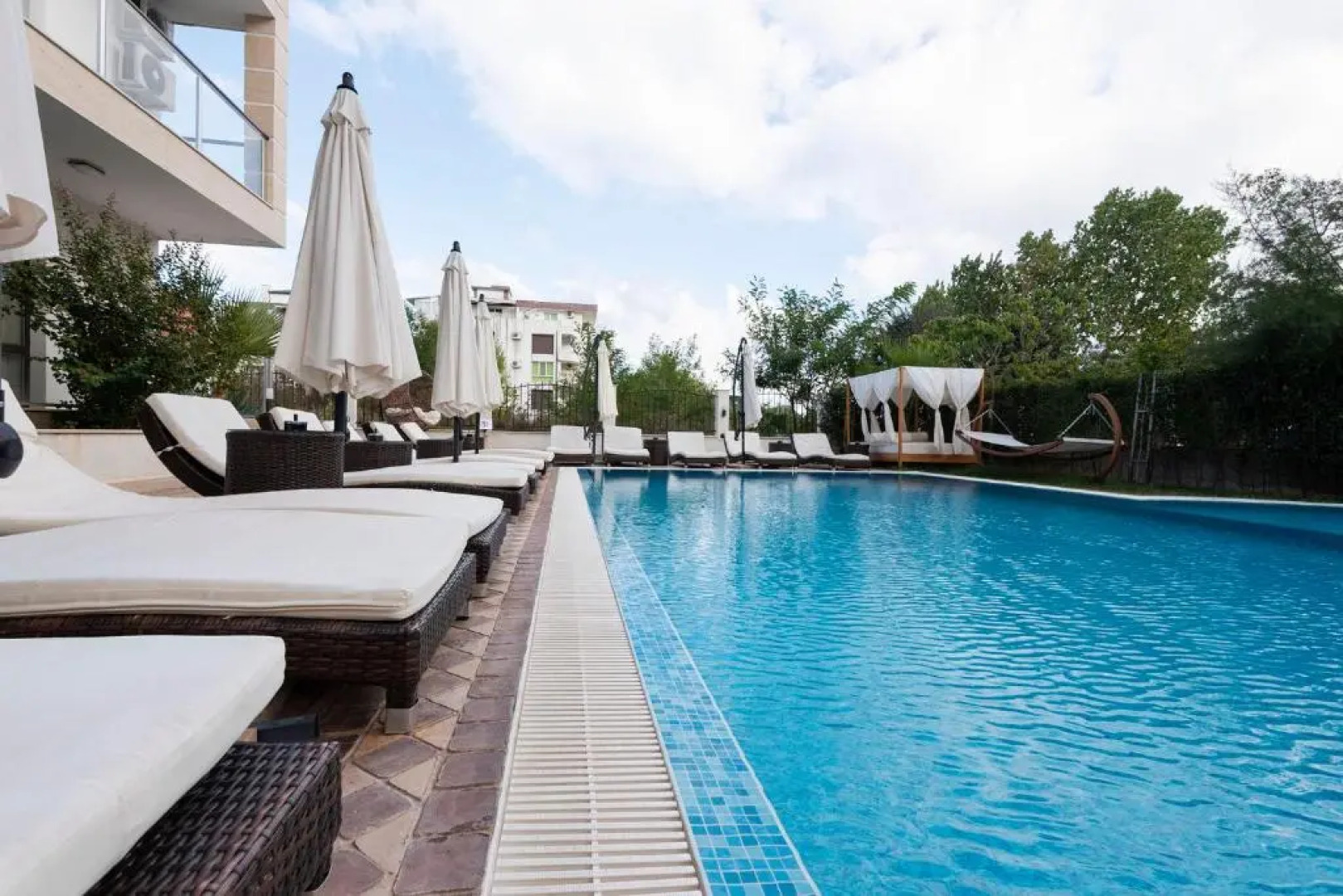 Green Paradise Deluxe Apartments