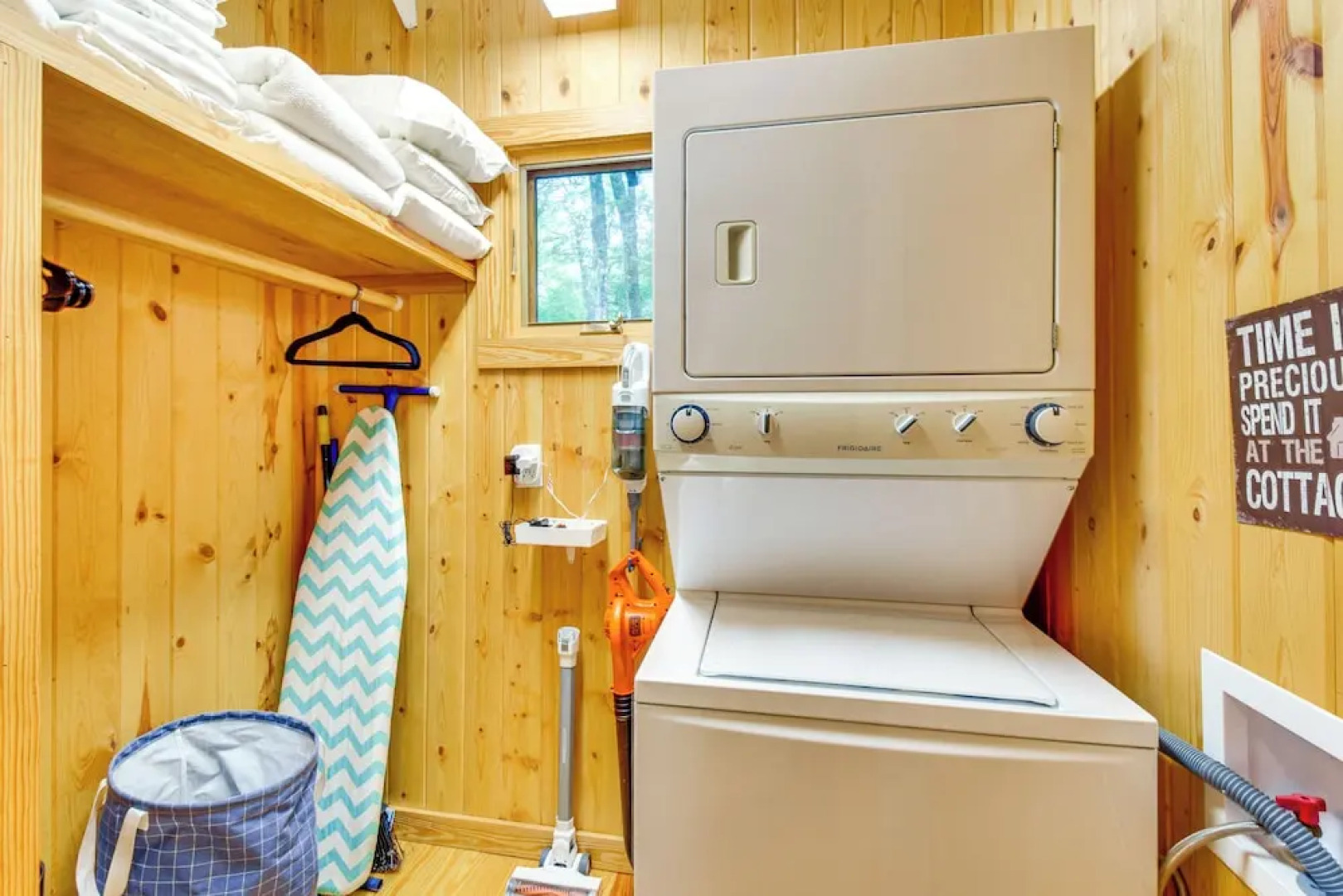 Tranquil Highlands Cottage With Fire Pit & Stream!