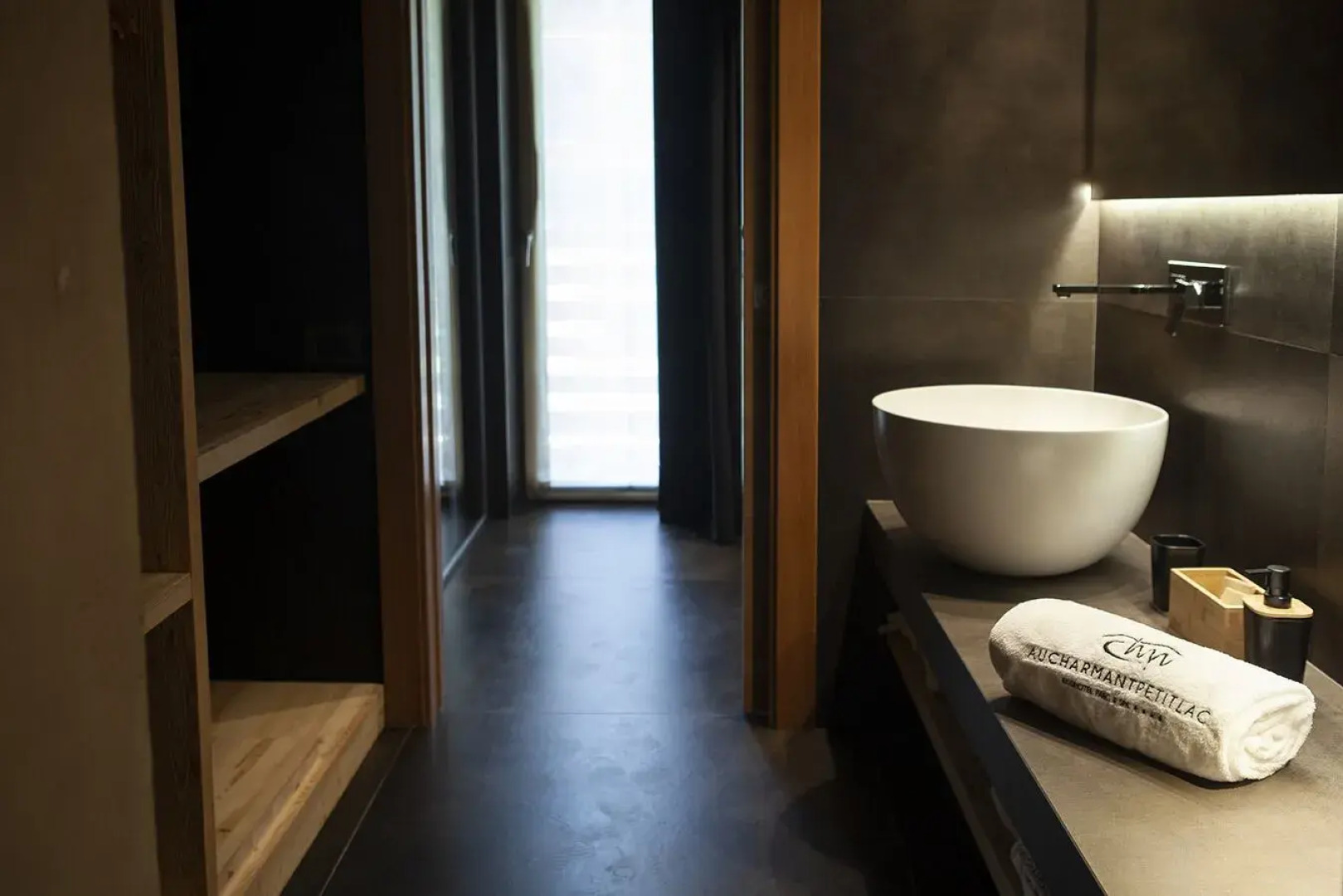 Charmant Petit Hotel