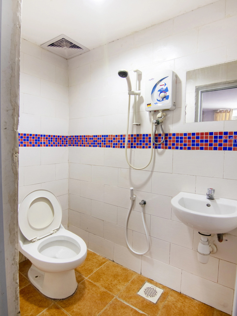 OYO 89891 1st Inn Hotel Subang (SJ15)