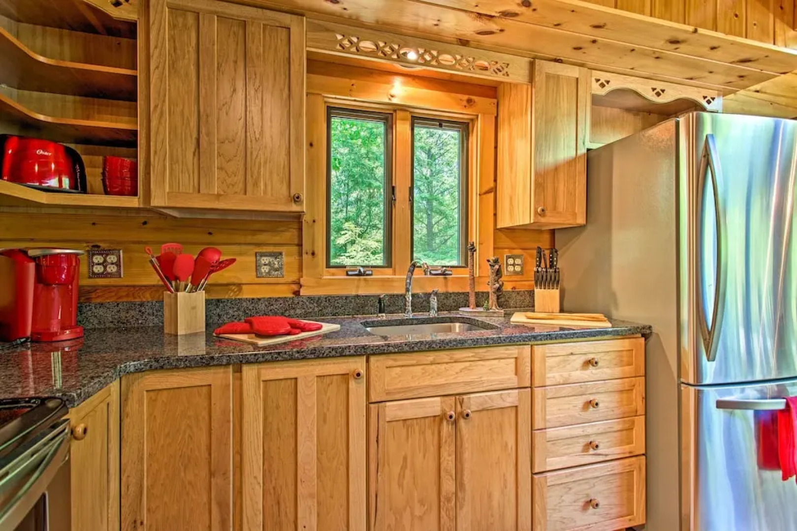 Fire Pit & Hot Tub: Poconos Family Cabin!