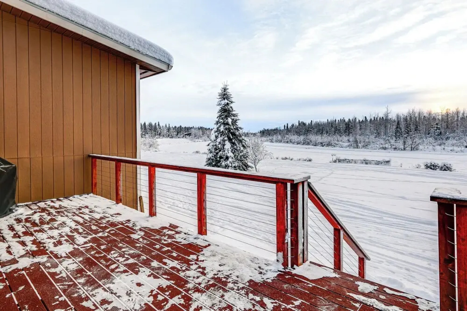 Riverside Retreat: Cozy Fairbanks Home w/ View