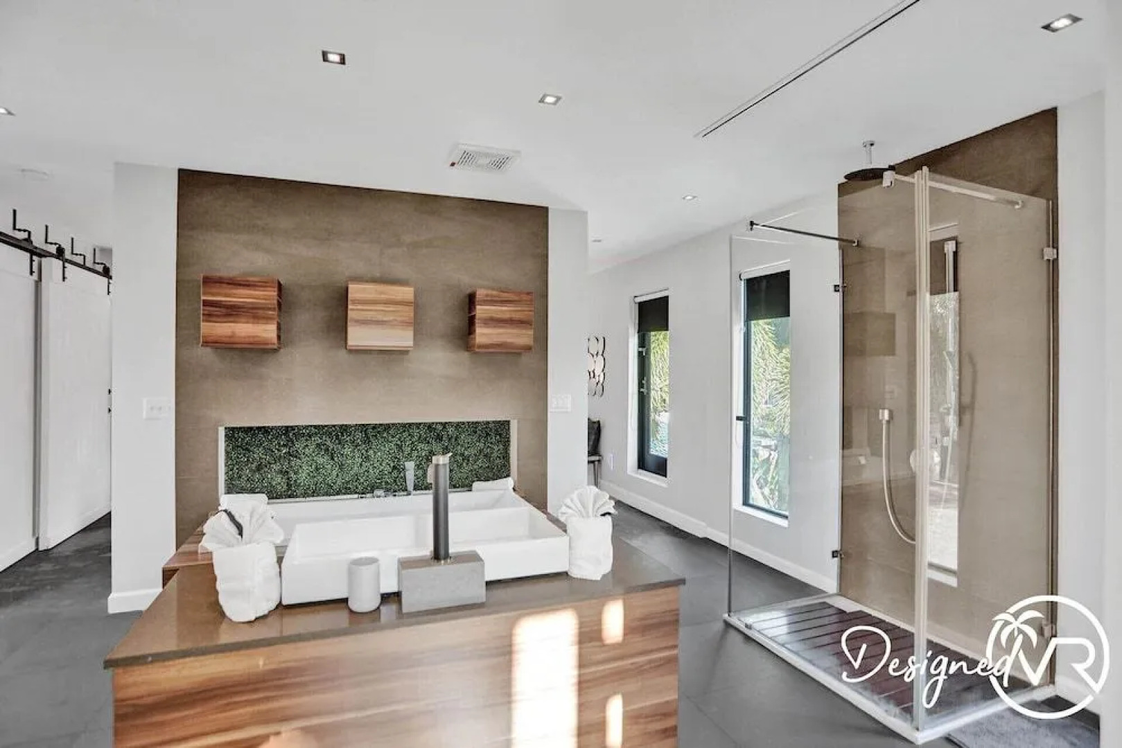 Stunning 5 BR with Heated Pool & Gaming