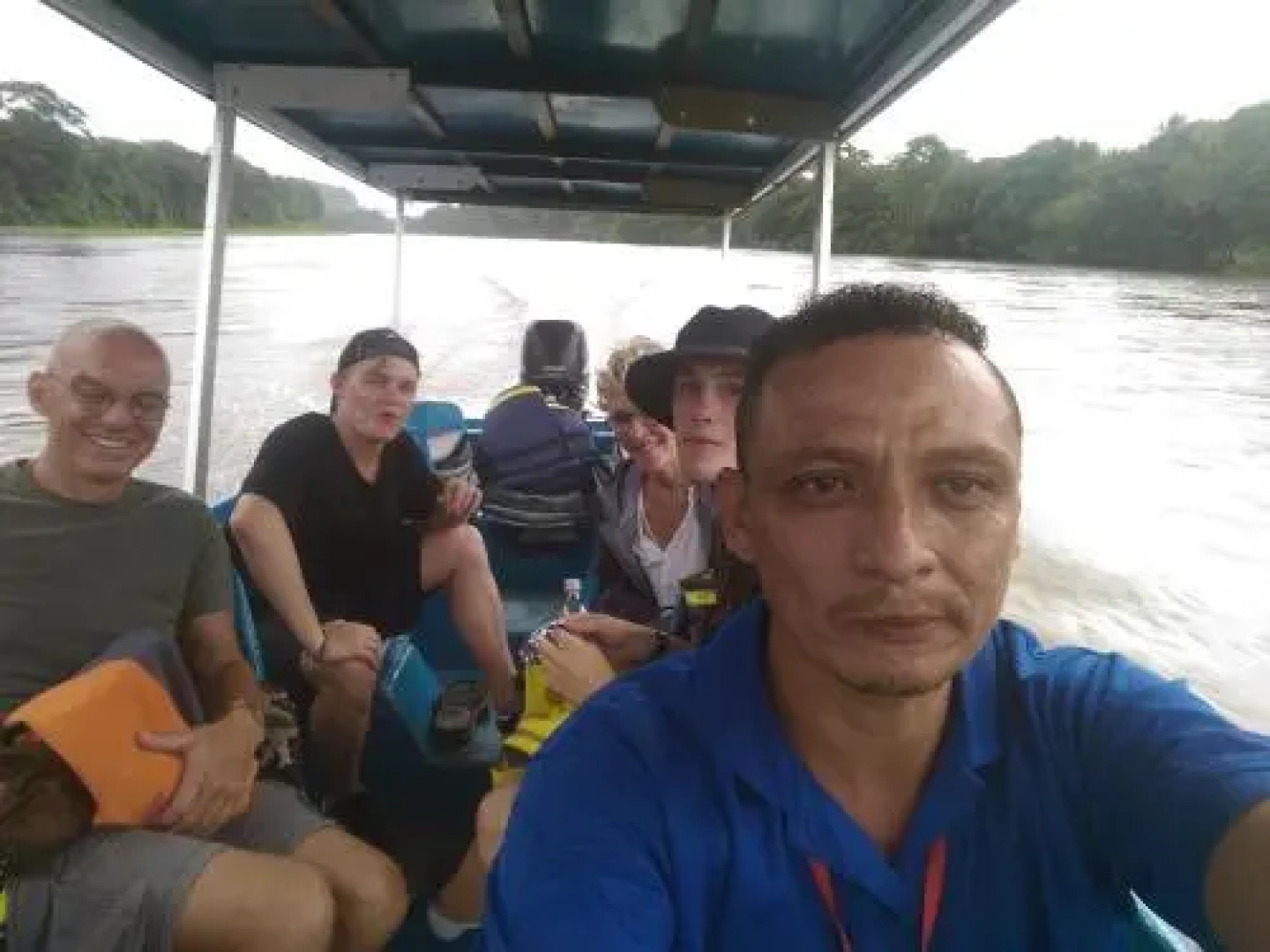 Hotel Cabinas y Tour Aaron Tortuguero