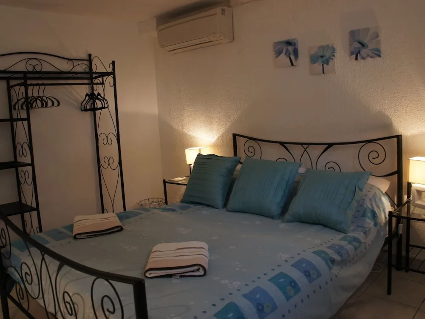 Charming Holiday Home in Régusse, Provence With Terrace