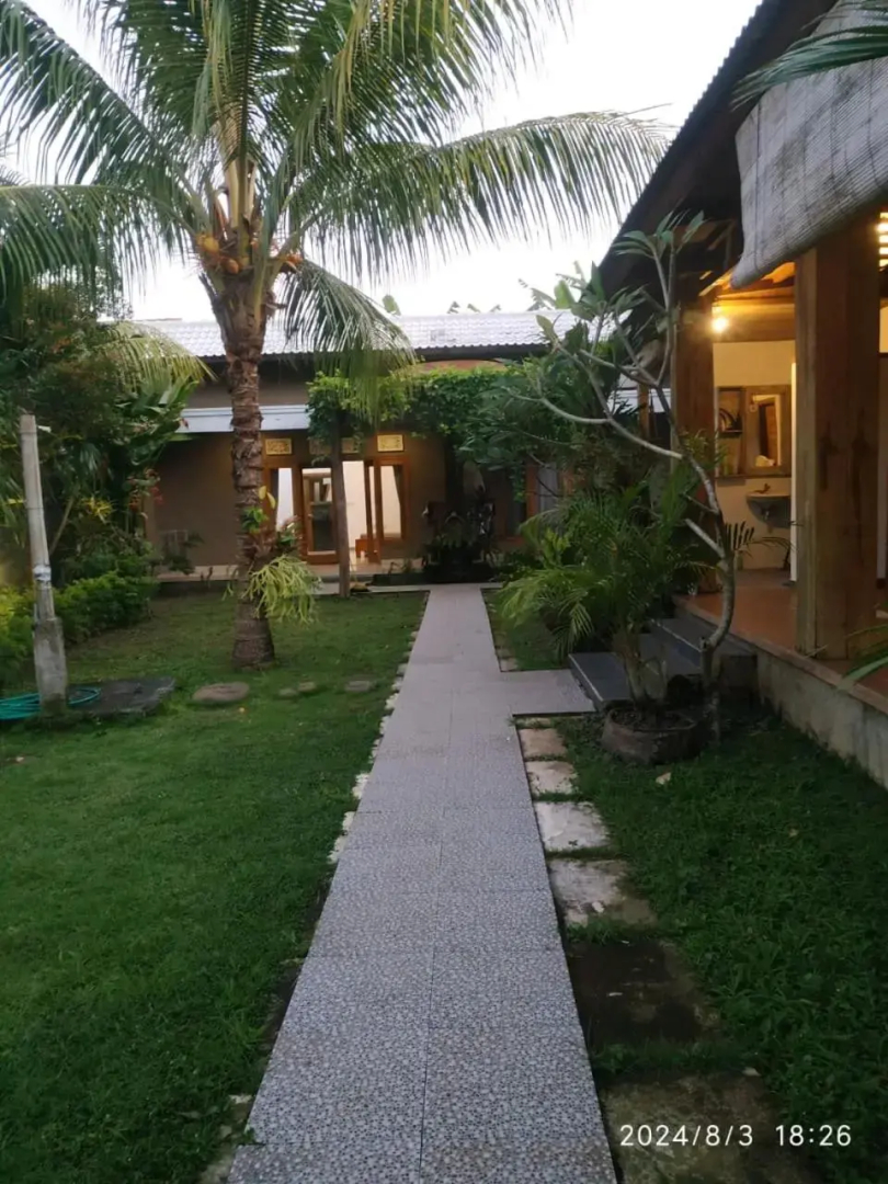 Surf Retreat Villa Sari