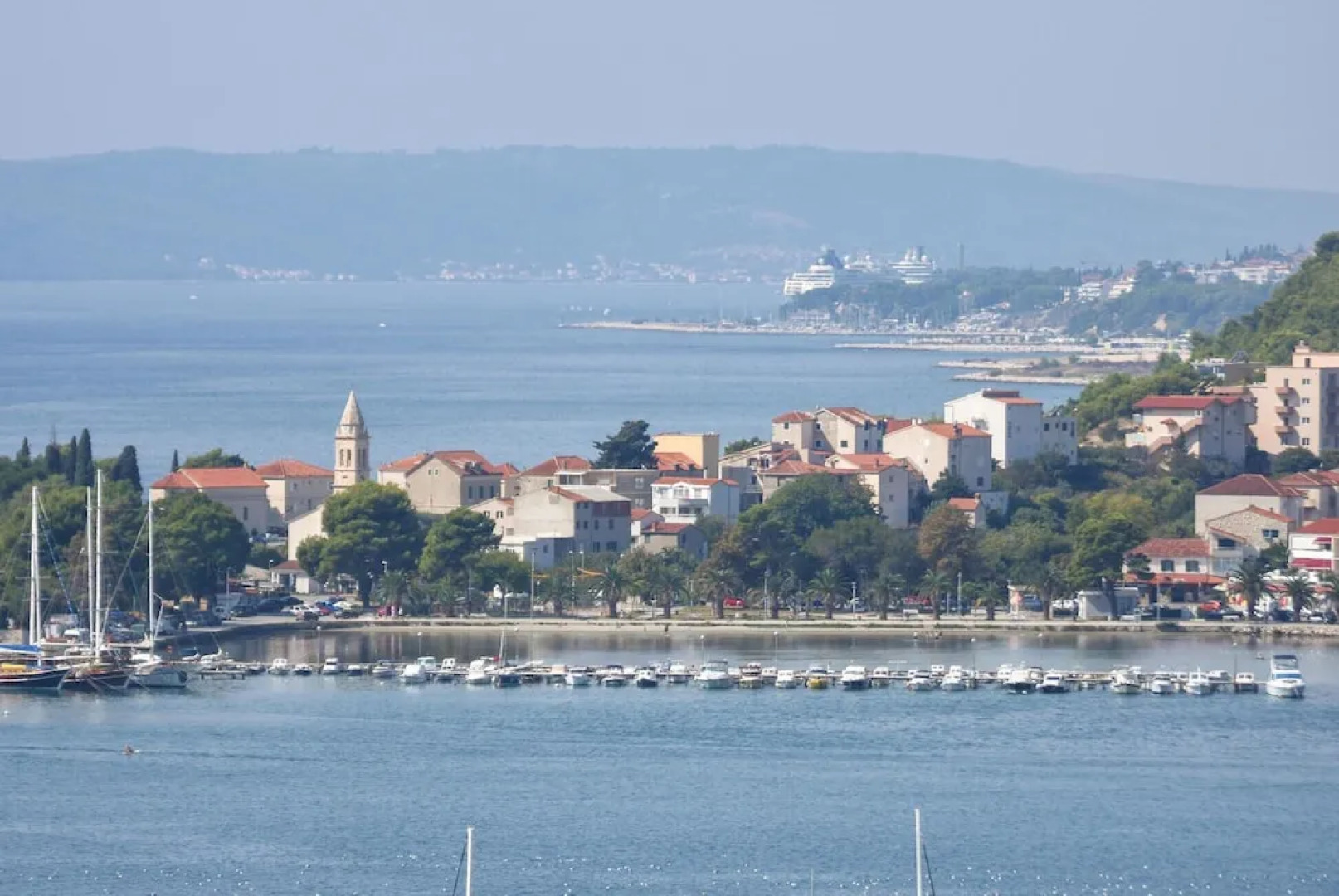 Nice Home in Podstrana with Hot Tub, WiFi & 4 Bedrooms