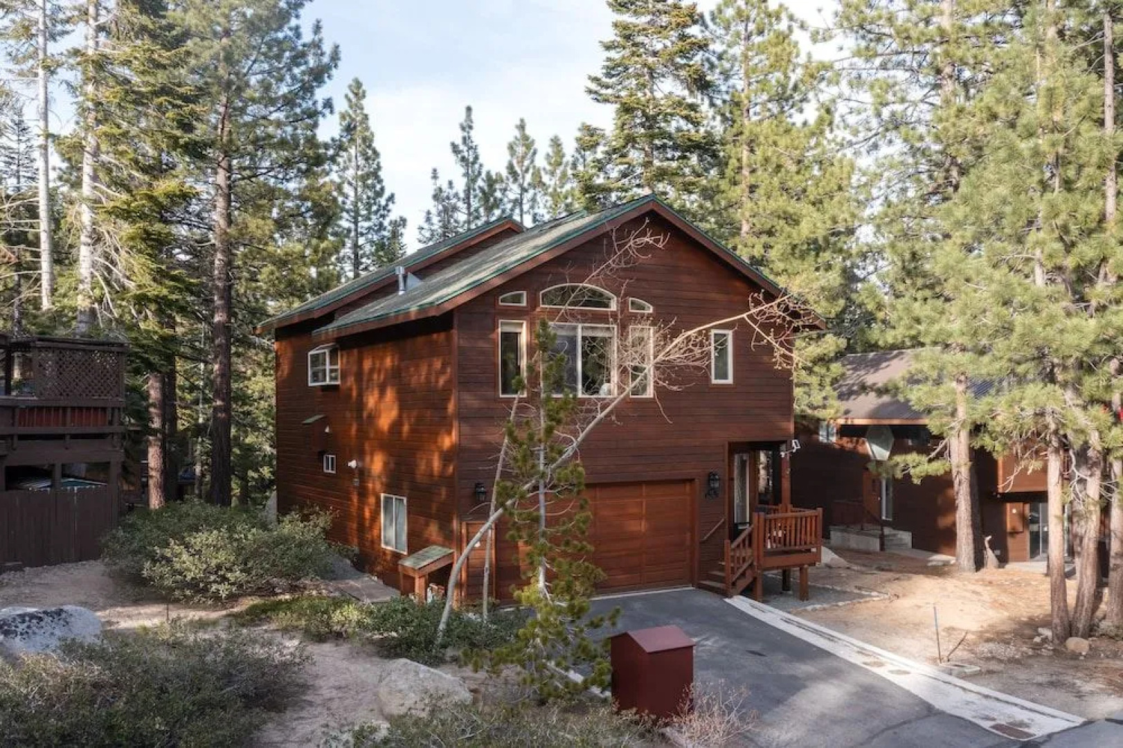 Red Fox by Avantstay Tahoe Home in the Woods w/ BBQ & Outdoor Dining!