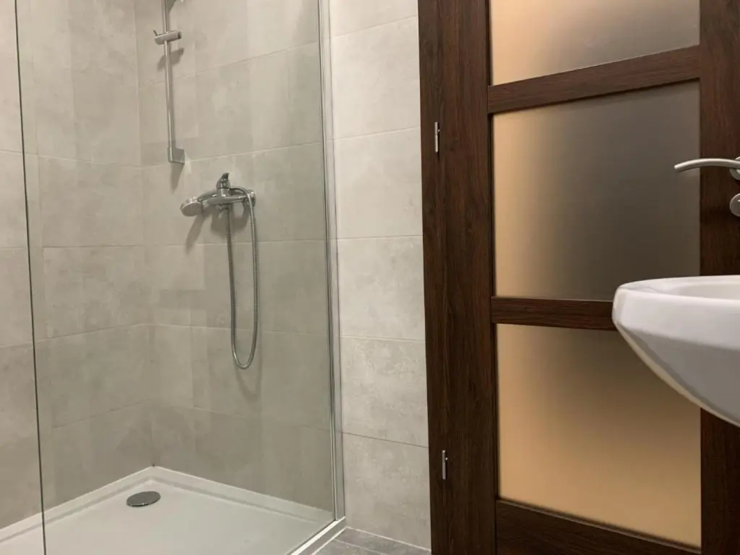 Large apartment close to rocky beach MCRE1-1