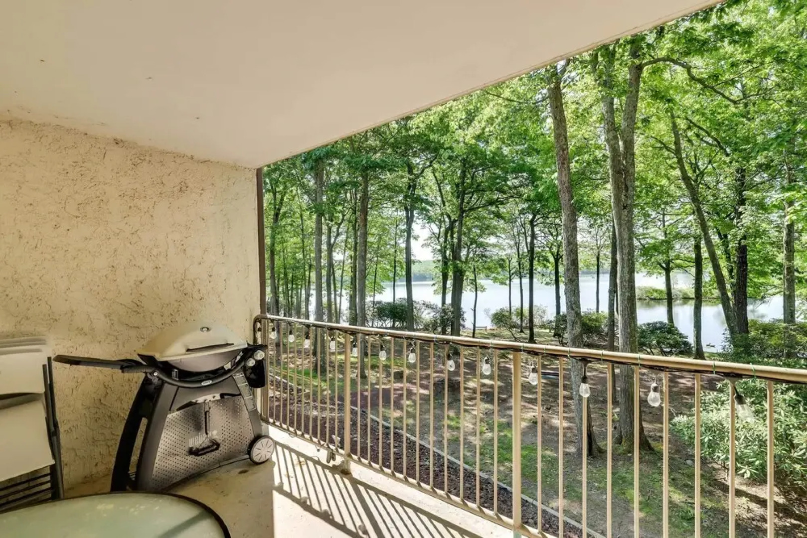 1 Mi to Big Boulder: Lakefront Unit w/ Pool Access