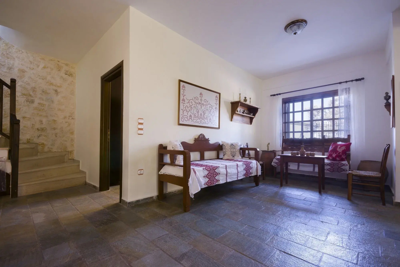Dim Art Traditional Villa
