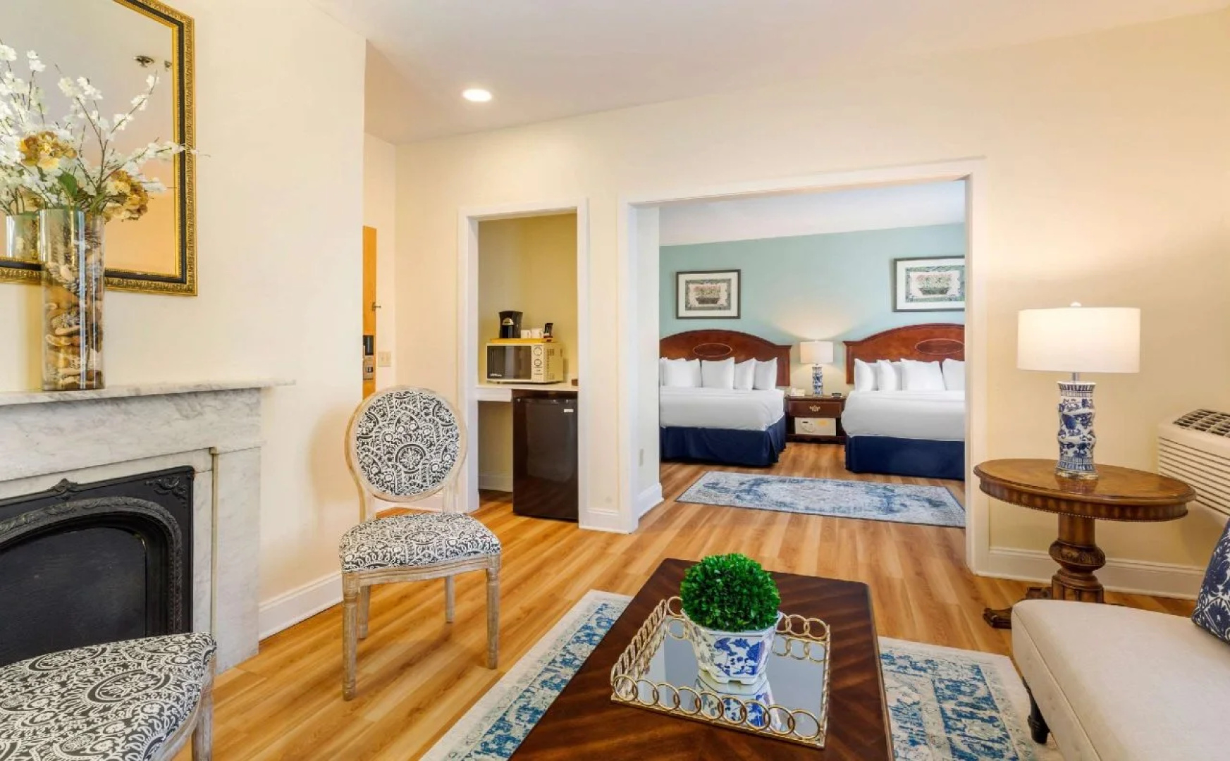 The Carriage House Inn Newport