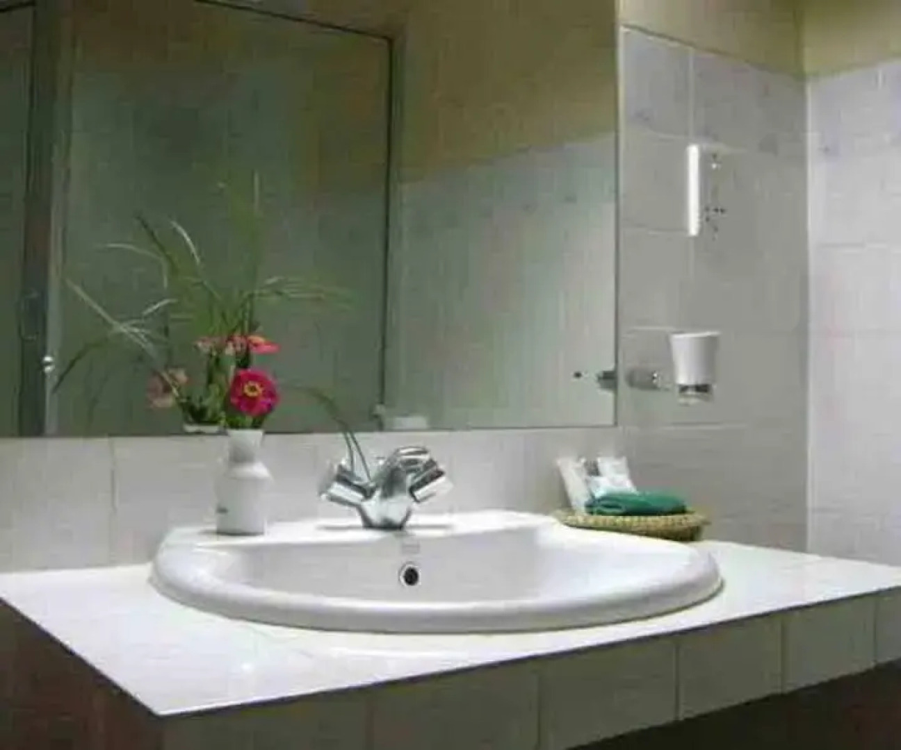 Miridiya Lake Resort