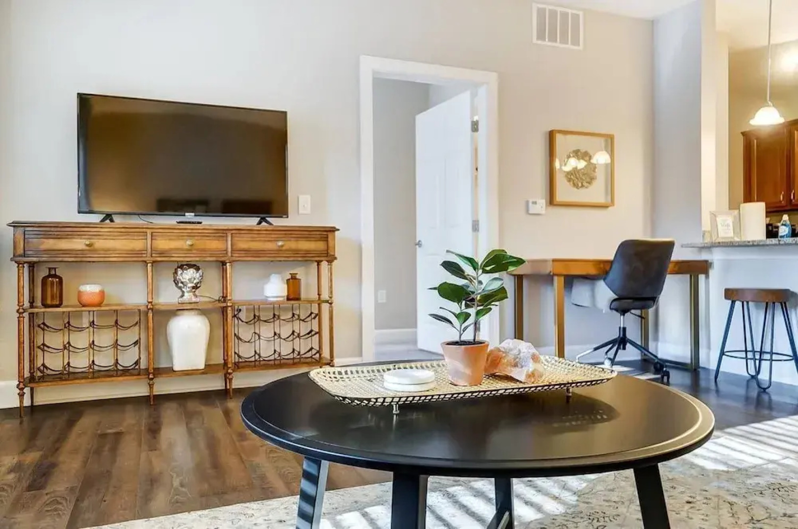 Polaris Luxury 2BR WFH Ready Pet Friendly